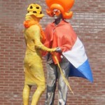 dansend paar oranje